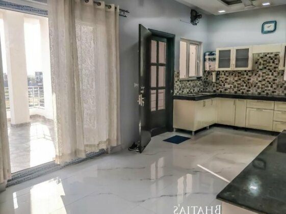 Bhatia's - Photo3
