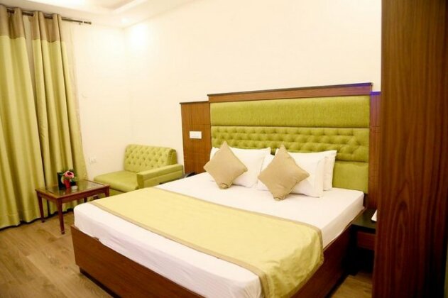 JK Rooms 130 Paras-Dera Bassi - Photo2