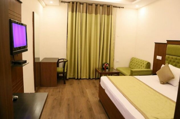 JK Rooms 130 Paras-Dera Bassi - Photo5
