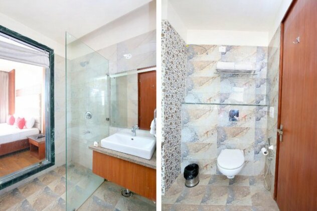 OYO 24462 Hotel Lrc - Photo5
