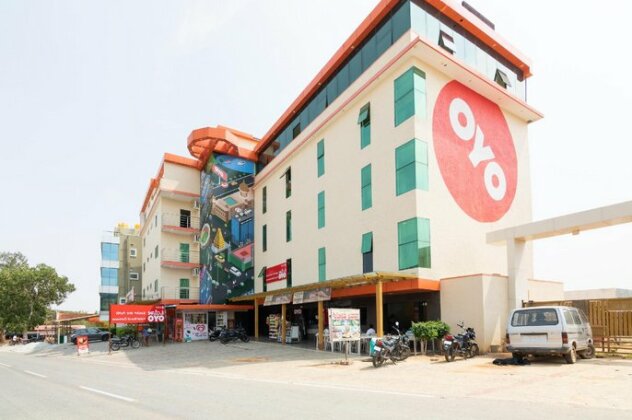 OYO 15965 Hotel Nandi Gateway