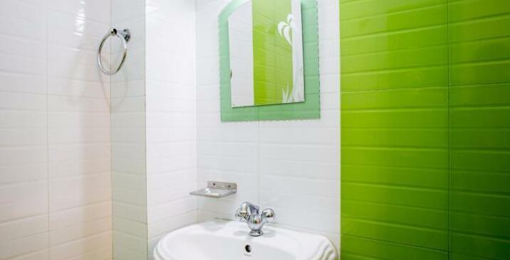 Greenwoods Inn - Photo3