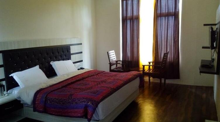 Hotel Naddi Heights - Photo4