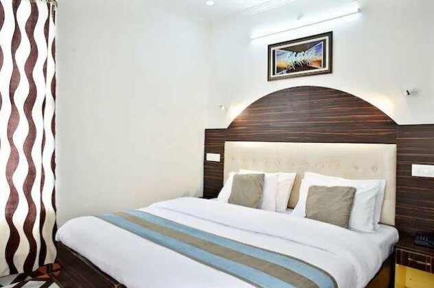 OYO 10322 Hotel Raja Palace - Photo2