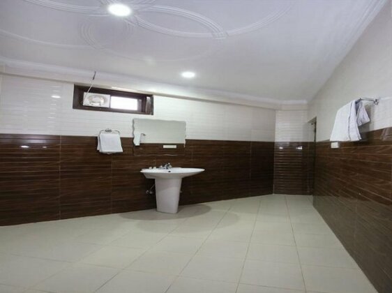 OYO 10399 Hotel Rosewood INN - Photo2