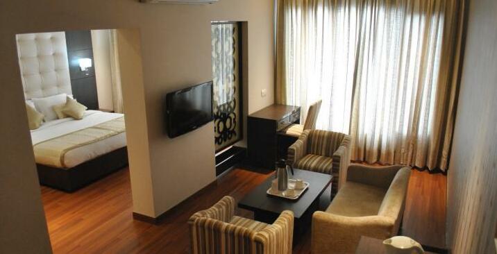 Pride Surya Mountain Resort - Photo3