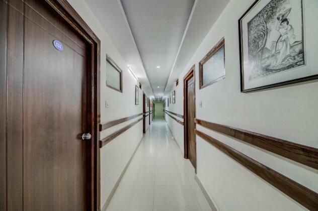 OYO 29345 Hotel Samrat - Photo4