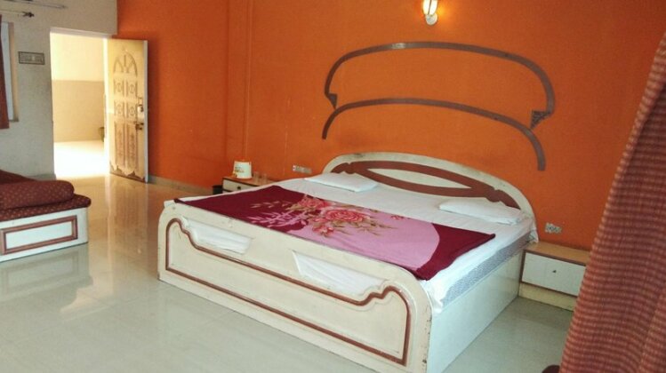 Hotel Meera Dwarka - Photo4