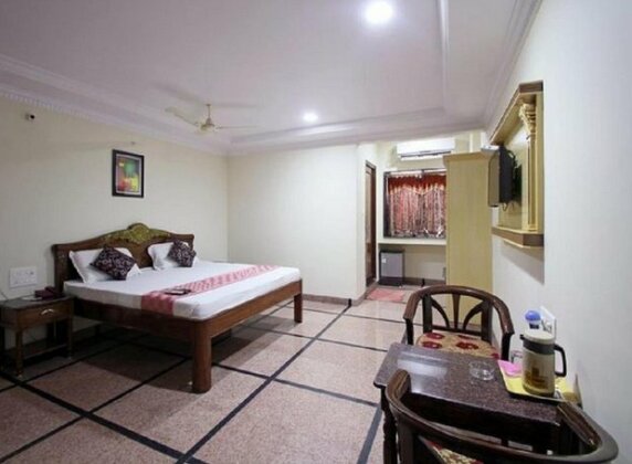 Hotel Adithya Central - Photo2