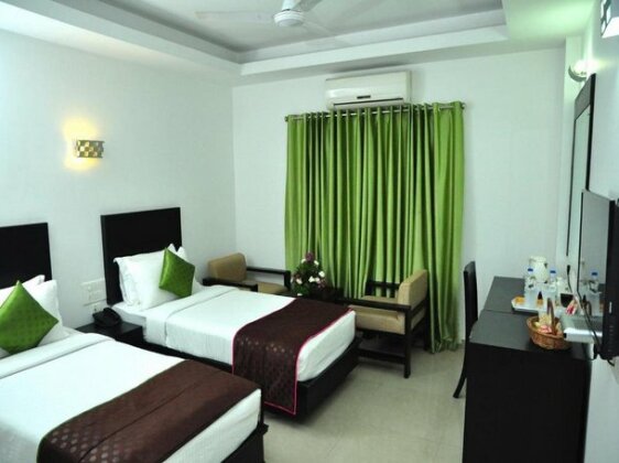OYO 1698 Hotel Park Residency Ramanattukara - Photo3