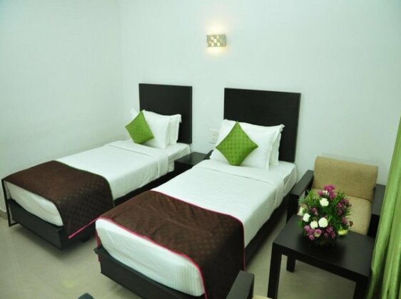 OYO 1698 Hotel Park Residency Ramanattukara - Photo4