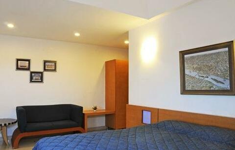 The Shiv Nautica - Photo2