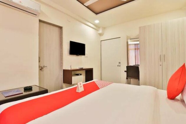 OYO 11750 Hotel Starz - Photo3