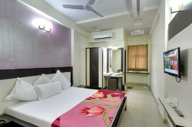 OYO 2116 Skylon Hotel Gandhinagar - Photo4