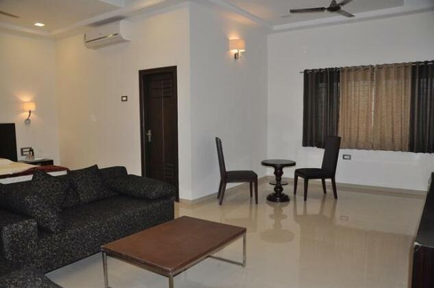 The SSLR Hotel - Photo3