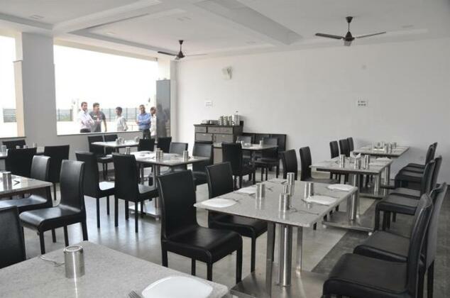 The SSLR Hotel - Photo5