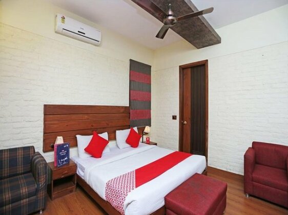 OYO 13602 Hotel The Town House - Photo5