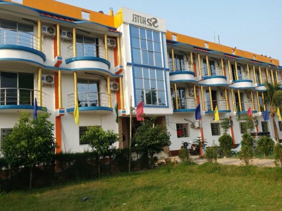 OYO 35875 Hotel S2 - Photo2