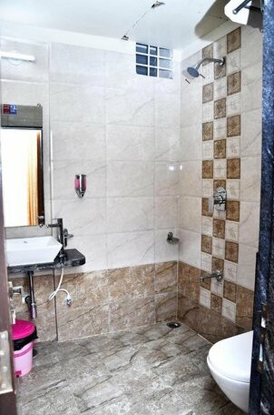 Atharva Hotel - Photo2