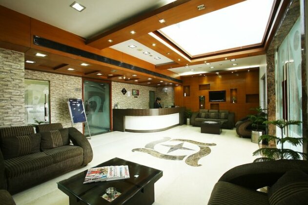 Emblem Hotel Sector 14 Gurgaon - Photo2