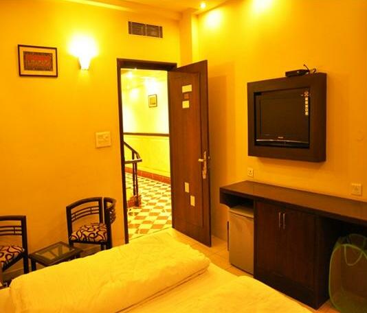 Hotel Satyam Residency - Photo2