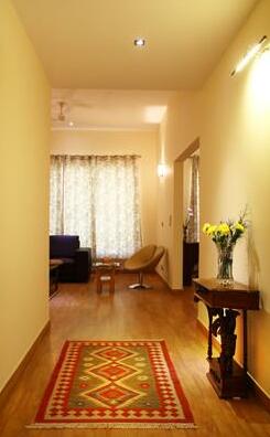 Luxury Executive Suite Golf Course Road - Photo3