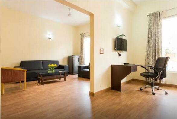 Luxury Executive Suite Golf Course Road - Photo4