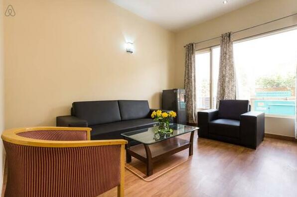 Luxury Executive Suite Golf Course Road - Photo5