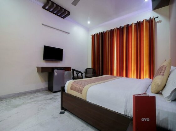 OYO 15184 Dev Palace - Photo2