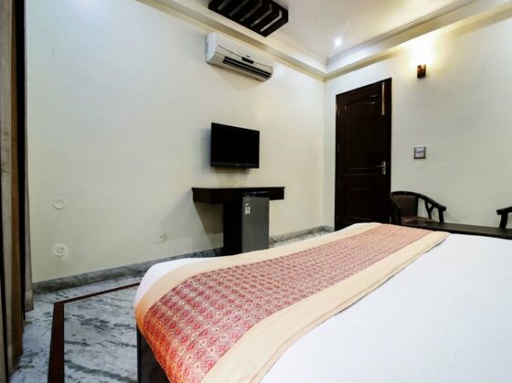 OYO 15184 Dev Palace - Photo3