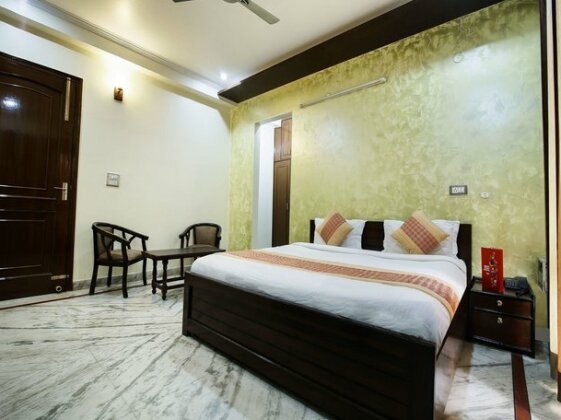 OYO 15184 Dev Palace - Photo4