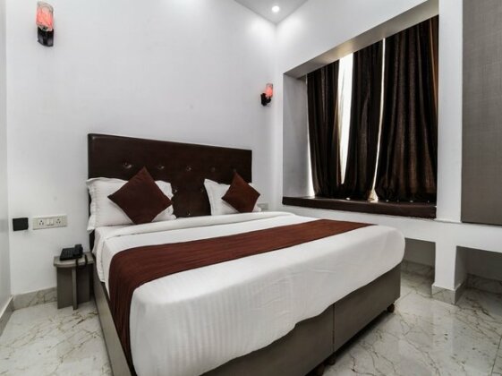 OYO 15718 Red Inn - Photo2