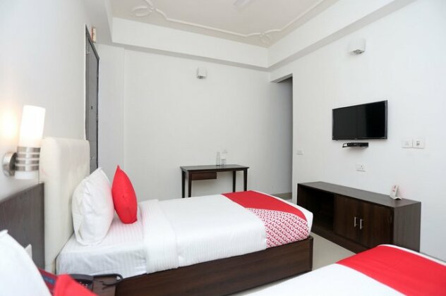 OYO 18931 Flagship Azad Square Medanta - Photo2