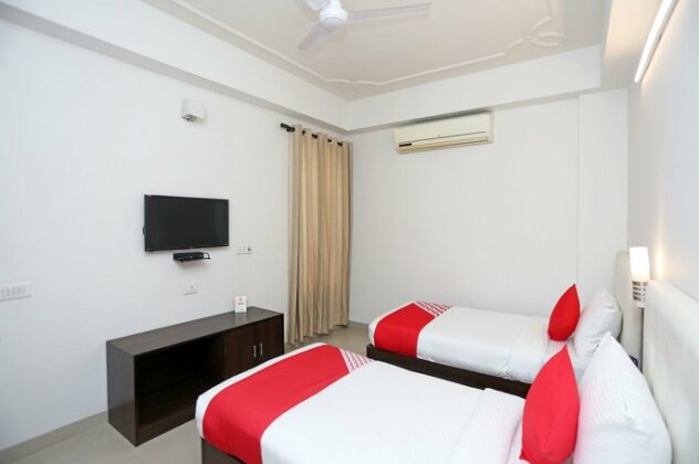 OYO 18931 Flagship Azad Square Medanta - Photo3