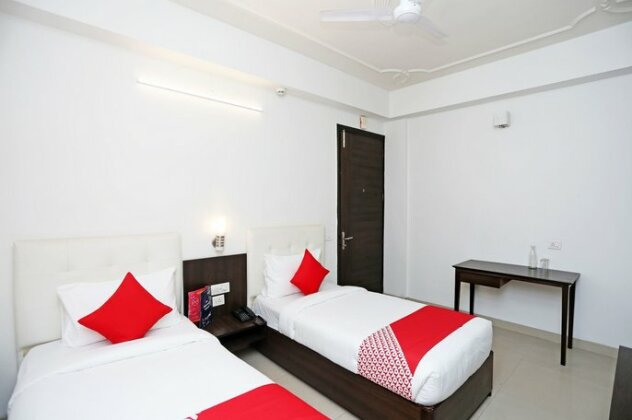 OYO 18931 Flagship Azad Square Medanta - Photo5