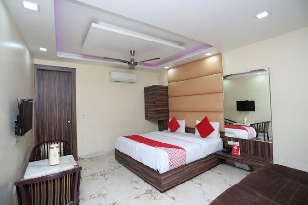 OYO 27864 Hotel Samrat - Photo2