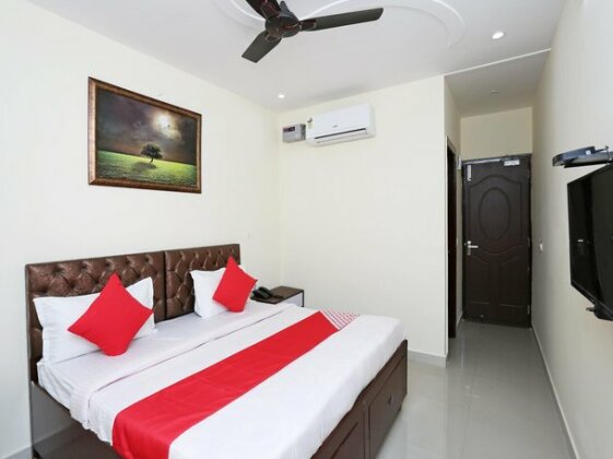 OYO 37096 A2k Residency - Photo2