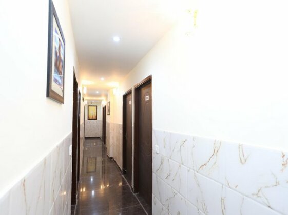 OYO 37096 A2k Residency - Photo4