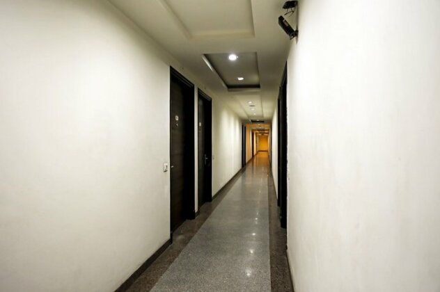 OYO 8536 Azad Square - Photo2