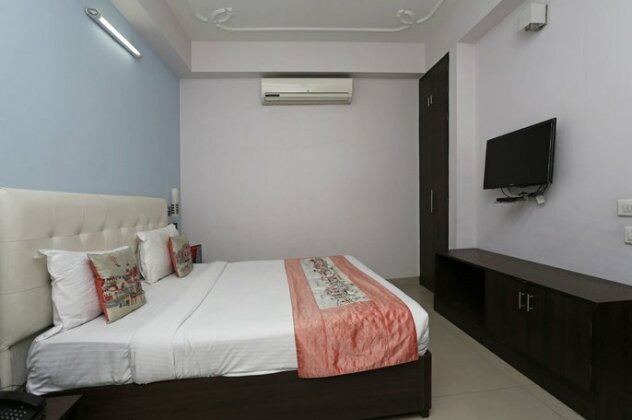 OYO 8536 Azad Square - Photo5