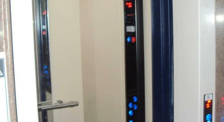 S D Royal Inn - Photo2