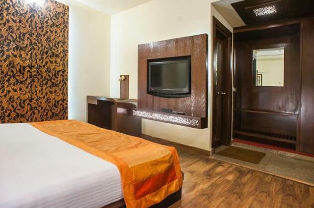 Square 9 Inn - Photo3