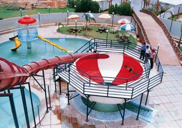 Wet 'n' Wild Resorts - Photo5