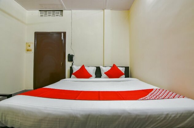 OYO 37112 Rowdralay Residency - Photo5