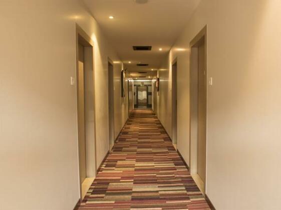 OYO Premium GS Road - Photo4
