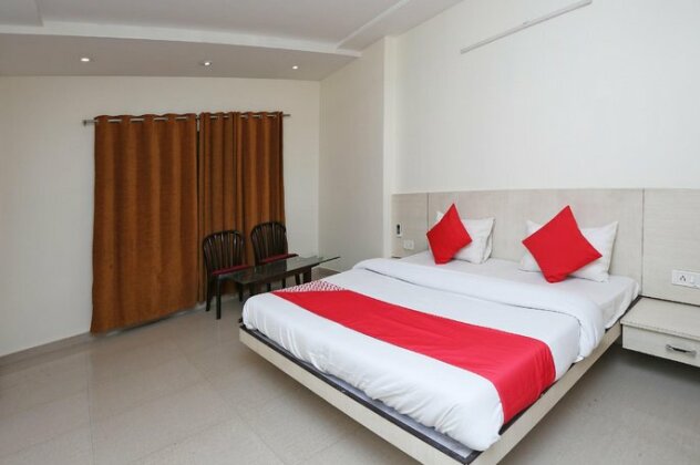 OYO 37071 Manhar Residency