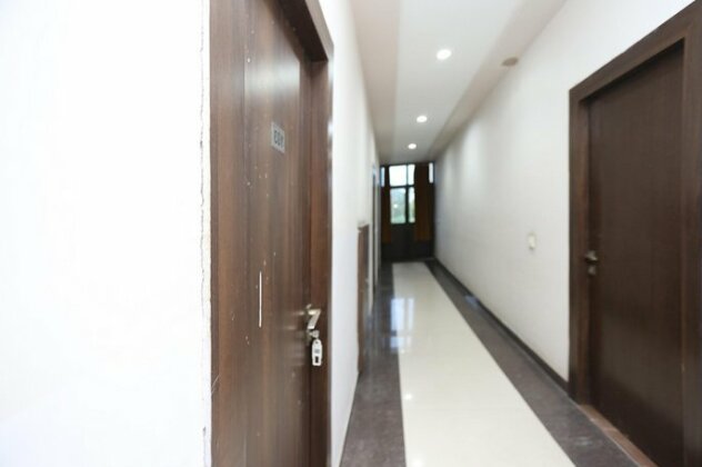 OYO 37071 Manhar Residency - Photo2