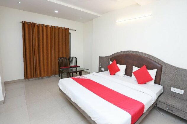 OYO 37071 Manhar Residency - Photo5