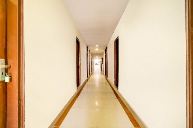 Oyo 42610 H R Inn - Photo3