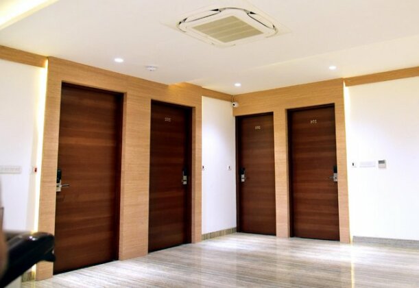 Hotel Crystal Grand - Photo4
